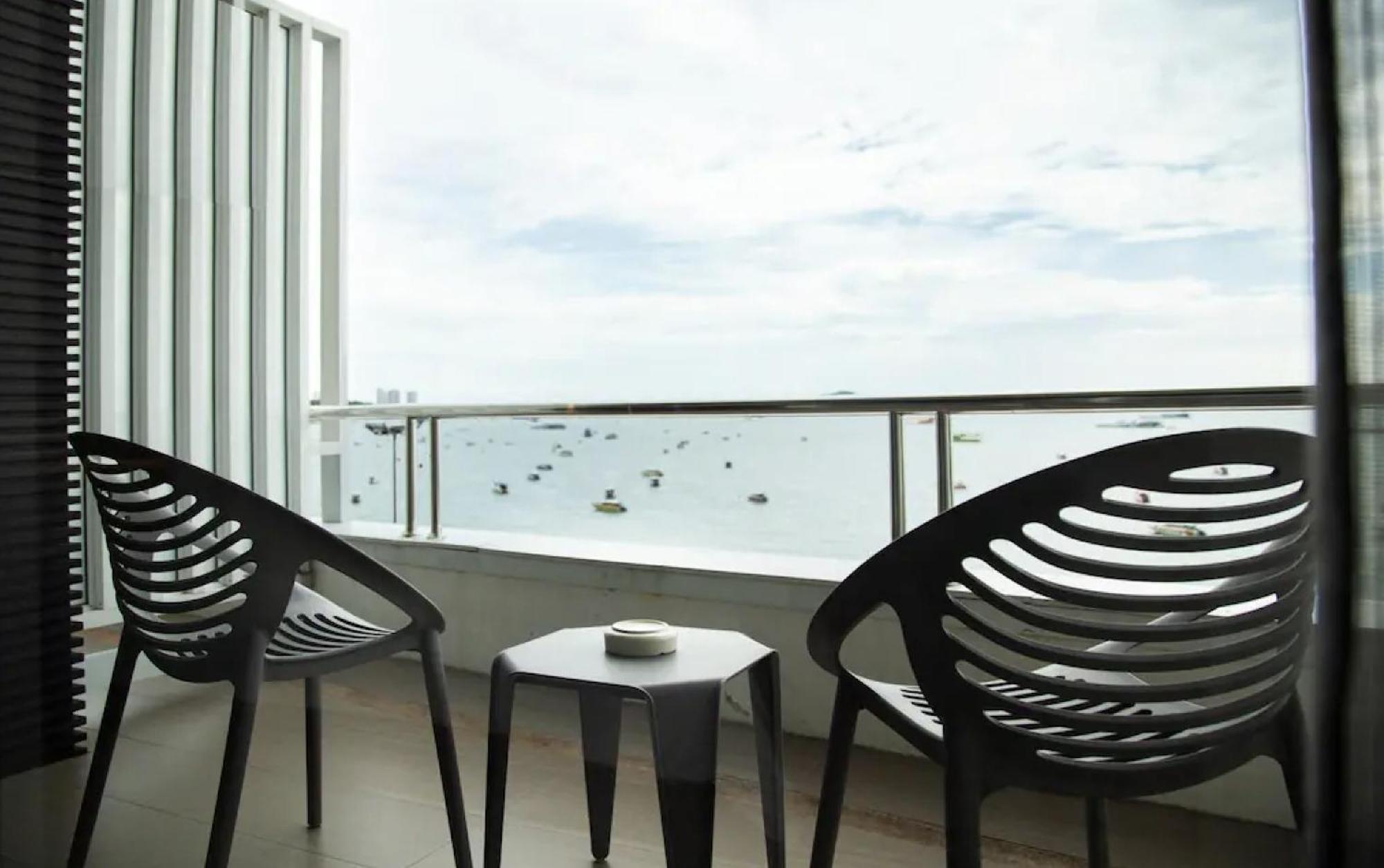 Baboona Beachfront Living Pattaya Exterior photo