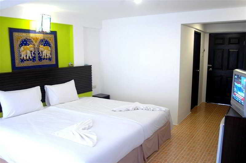 Baboona Beachfront Living Pattaya Exterior photo