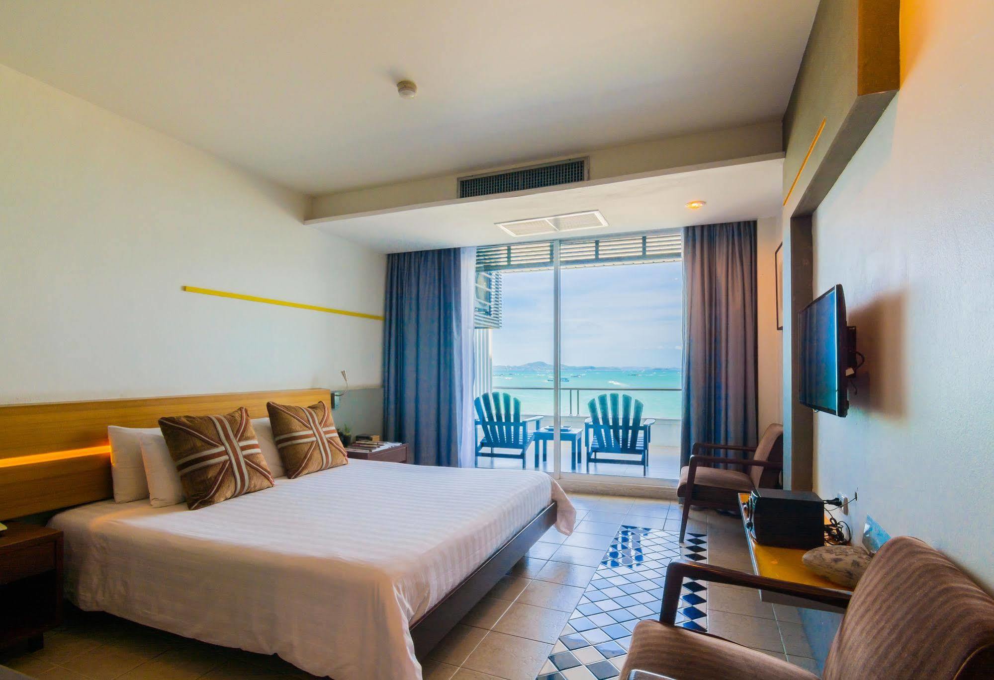 Baboona Beachfront Living Pattaya Exterior photo